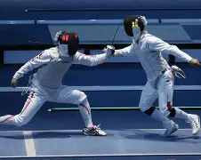 玩加电竞- 击剑锦标赛焦点战：蓬莱天狼队强势反弹辽东白虎队，客场强势带走胜利。韧性与执行并存