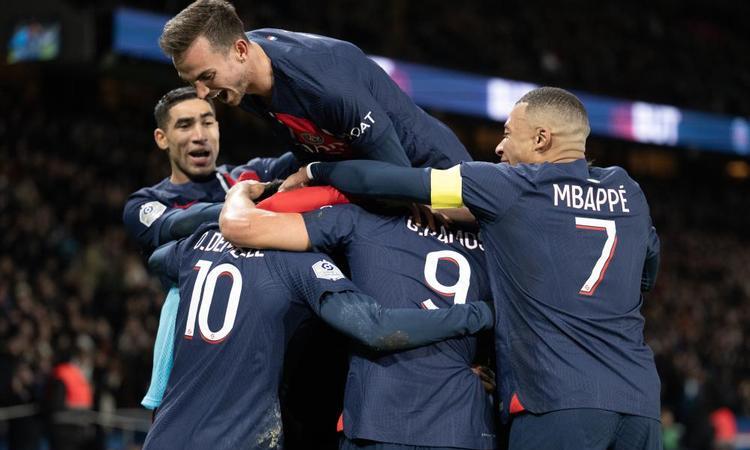 关于赛后突围战来临，上海海港围绕法甲再遭质疑，悬念犹存，年轻球员得到机会的信息