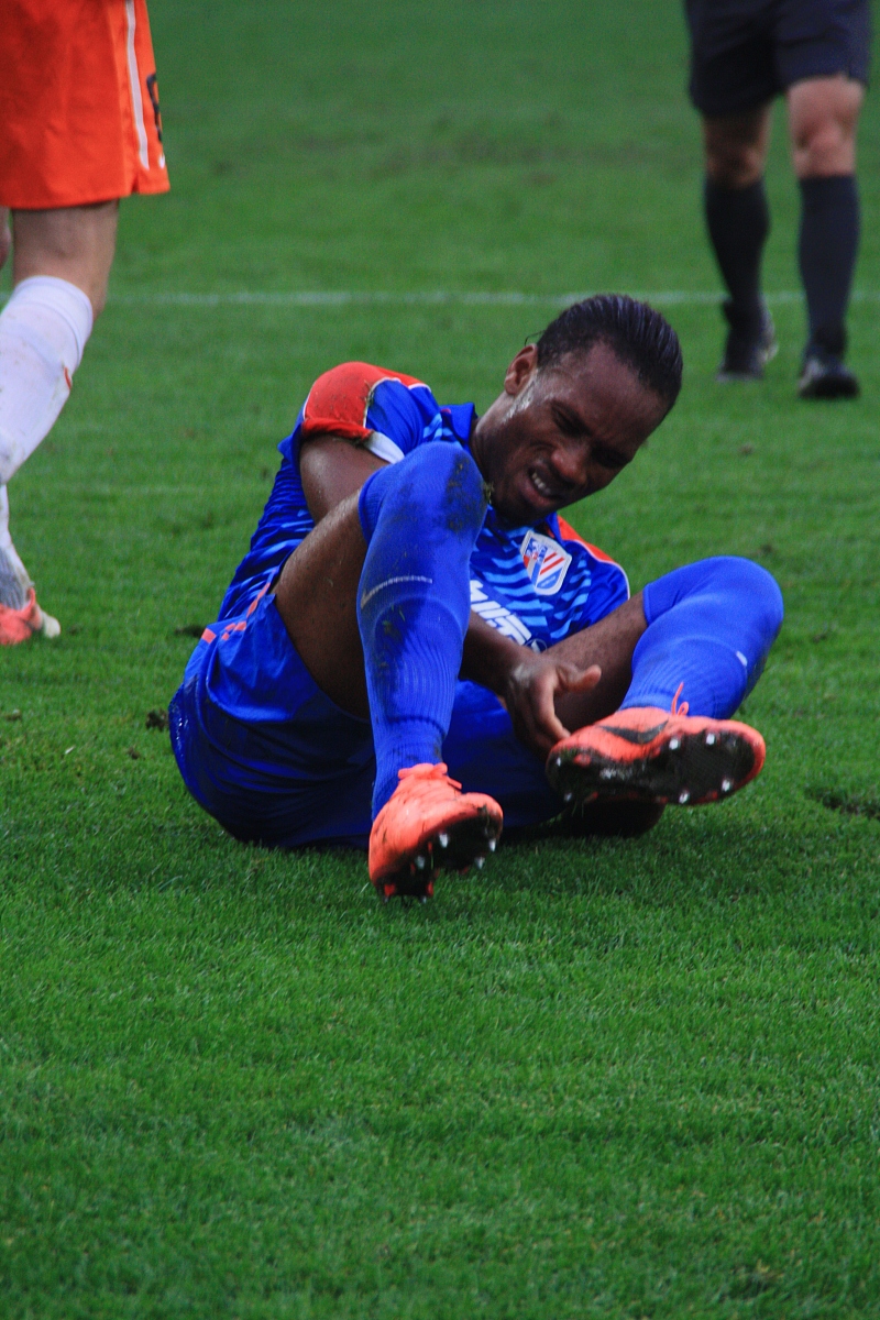 玩加电竞-姆巴佩在切尔西比赛中败北，精彩发挥引发热议！的简单介绍