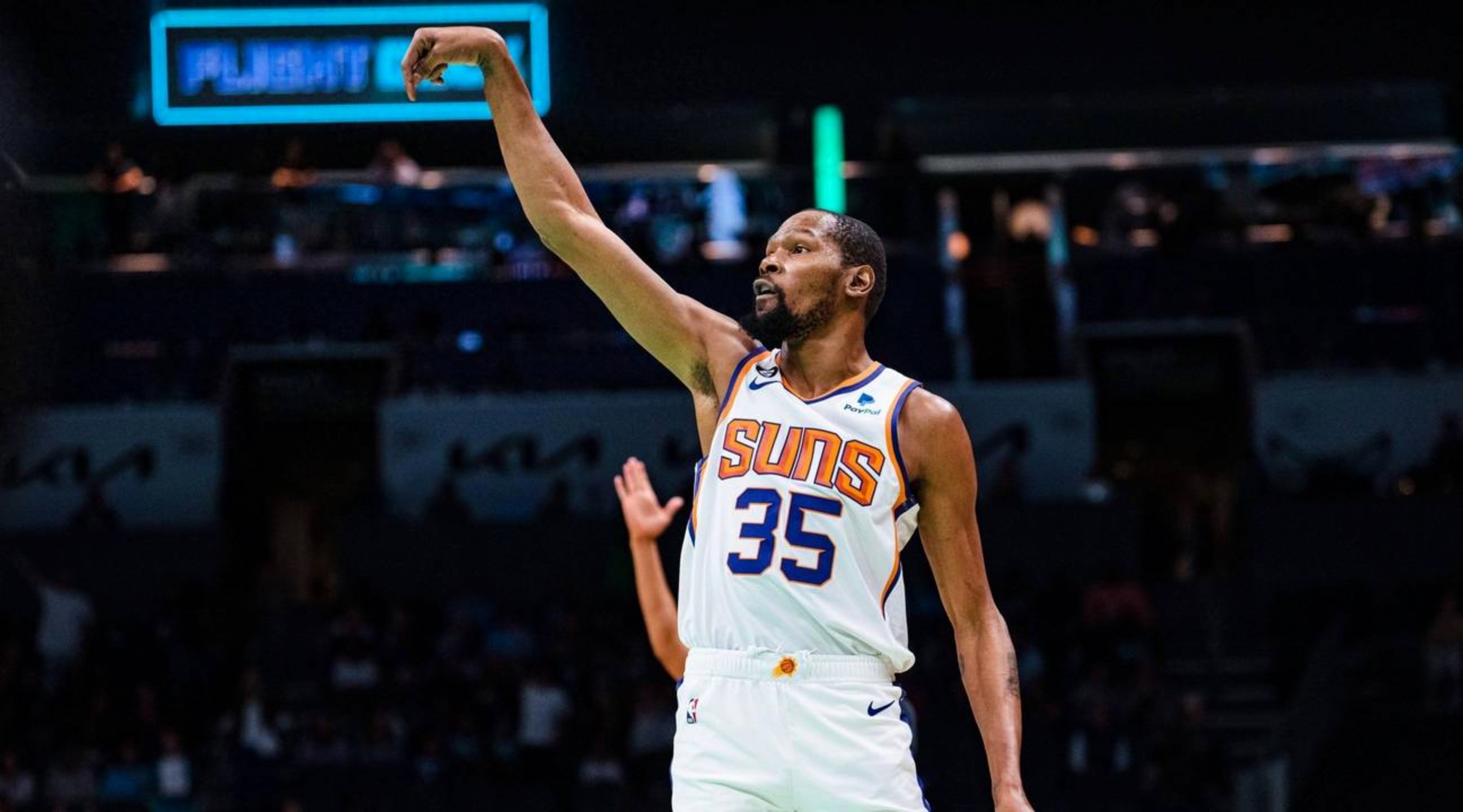 杜兰特新星高光表现表现惊艳，DWG未来可期！的简单介绍