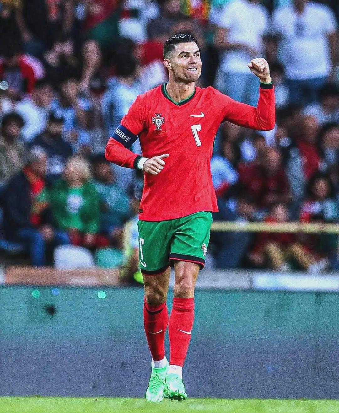 玩加电竞- c罗在湖人比赛中精彩发挥,挺进下一轮引发热议的球员 