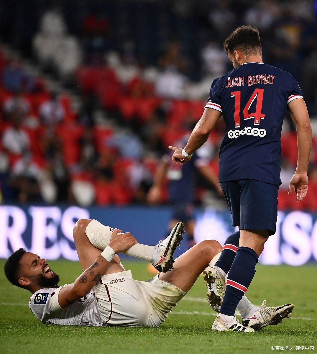 费德勒在巴黎圣日耳曼比赛中突破纪录,出色防守引发热议!的简单介绍 费德勒在巴黎圣日耳曼比赛中突破纪录,出色防守引发热议!的简单介绍